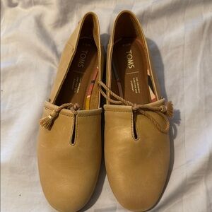 TOMS Women's Tan Loafers
